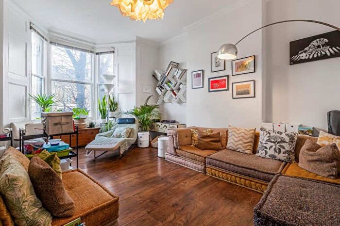 2 Bedroom Flat For Sale In Petherton Road, Islington, London, N5