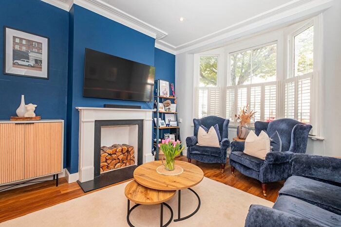 2 Bedroom Flat For Sale In Steerforth Street, London, SW18