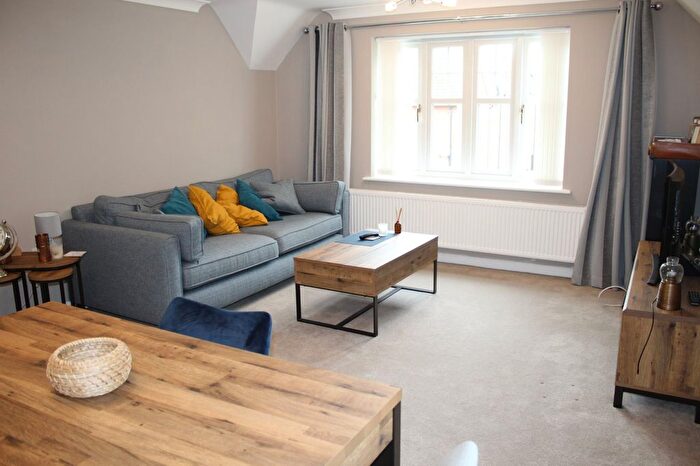 2 Bedroom Flat To Rent In Chancel Court, Solihull, West Midlands, B91