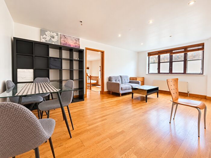 3 Bedroom Apartment To Rent In Kingsley Mews, Wapping Lane, E1W