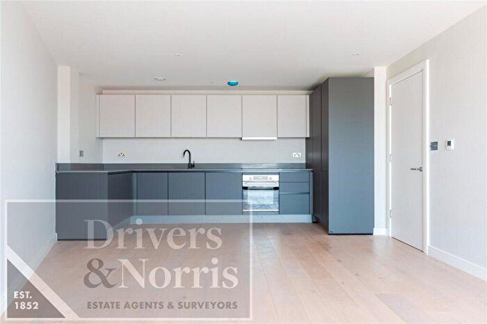 2 Bedroom Apartment To Rent In Tottenham Lane, Crouch End, London, N8