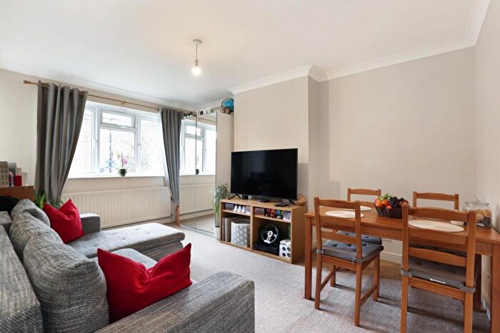 2 Bedroom Apartment For Sale In Ewart Road, London, SE23