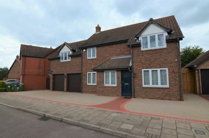 5 Bedroom Detached House To Rent In Maple Leaf Drive, Sidcup, DA15