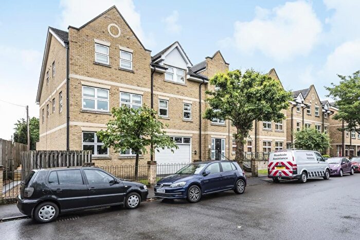 2 Bedroom Flat To Rent In Staines-Upon-Thames, Surrey, TW18