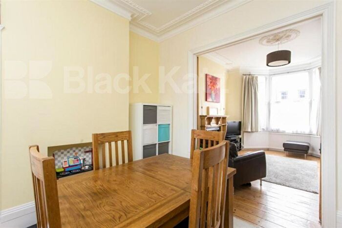 4 Bedroom Town House To Rent In Windus Road, Stoke Newington, N16