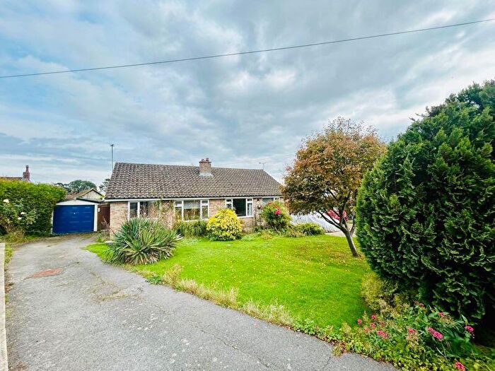 3 Bedroom Bungalow To Rent In Sun Crescent, Aylesbury, HP18