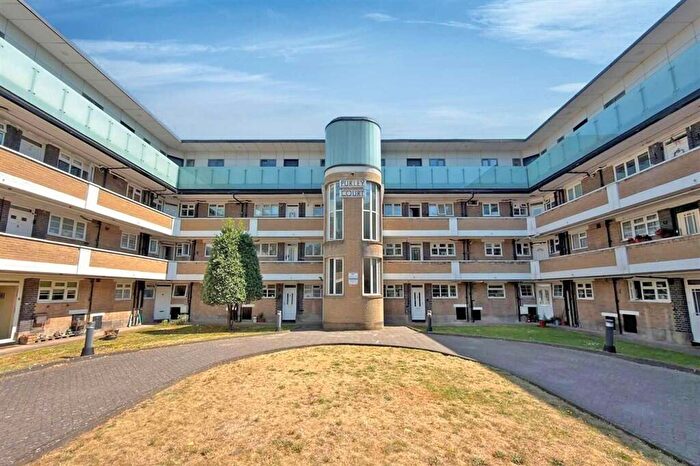 2 Bedroom Flat For Sale In Brighton Road, Purley, CR8
