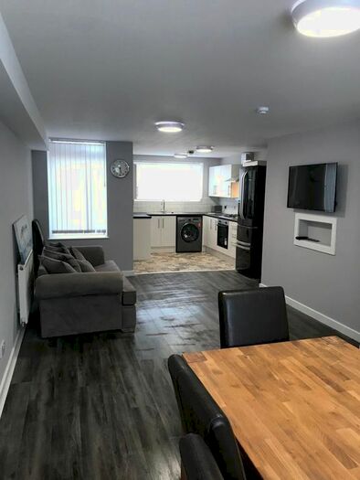 5 Bedroom Terraced House To Rent In Hall Lane, Liverpool, Merseyside L7