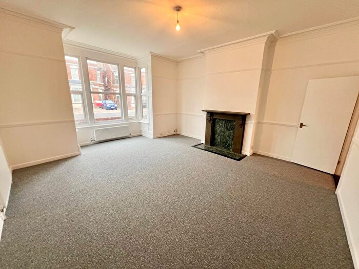 2 Bedroom Maisonette To Rent In Stubbington Avenue, Portsmouth North End, PO2