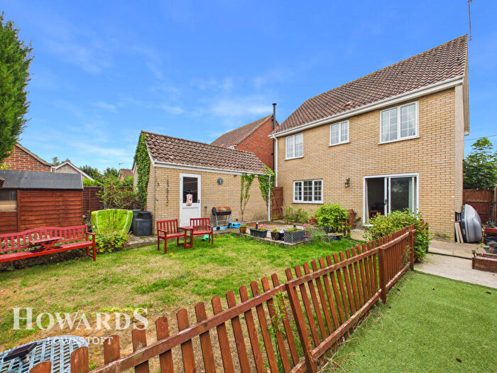 4 Bedroom Detached House For Sale In Noahs Drive, Lowestoft, NR33