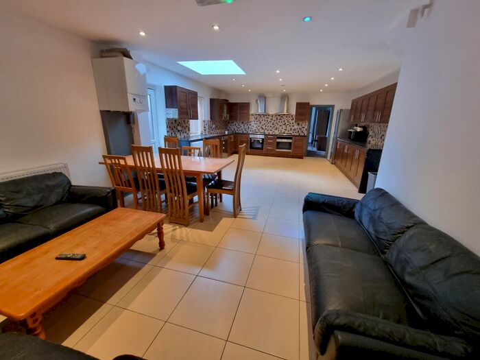 8 Bedroom Terraced House To Rent In Oak Tree Lane, Selly Oak, B29