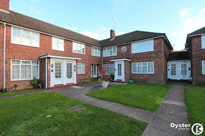 2 Bedroom Apartment To Rent In The Mall, Harrow, HA3