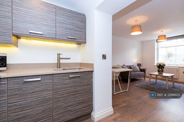 2 Bedroom Flat To Rent In Windsor Club, Leamington Spa, CV32