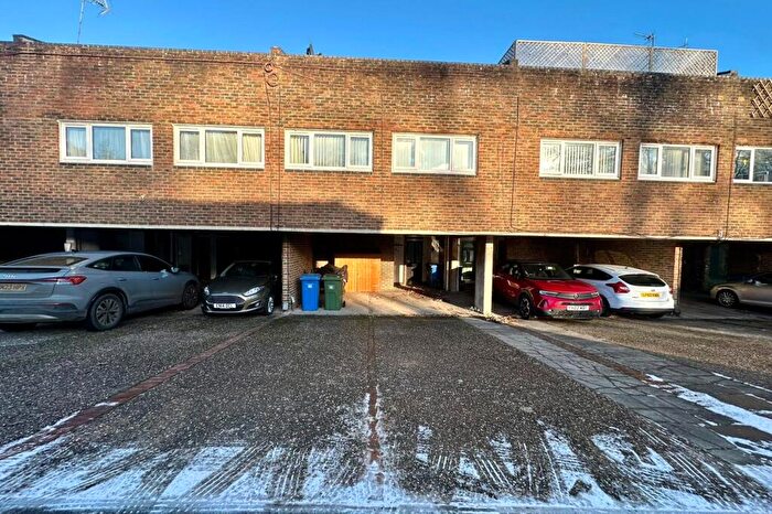 2 Bedroom Maisonette For Sale In Lingwood, Bracknell, Berkshire, RG12