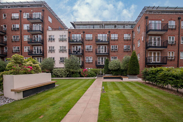 2 Bedroom Flat For Sale In Kingston, KT2