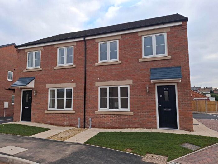 3 Bedroom Semi-Detached House For Sale In Well Hill Drive, Harworth, DN11