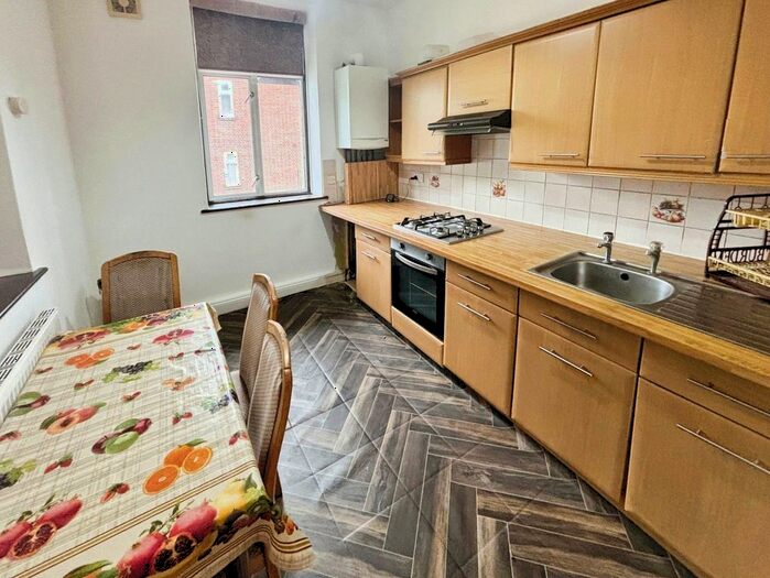 3 Bedroom Flat To Rent In Romford Road, London, E7