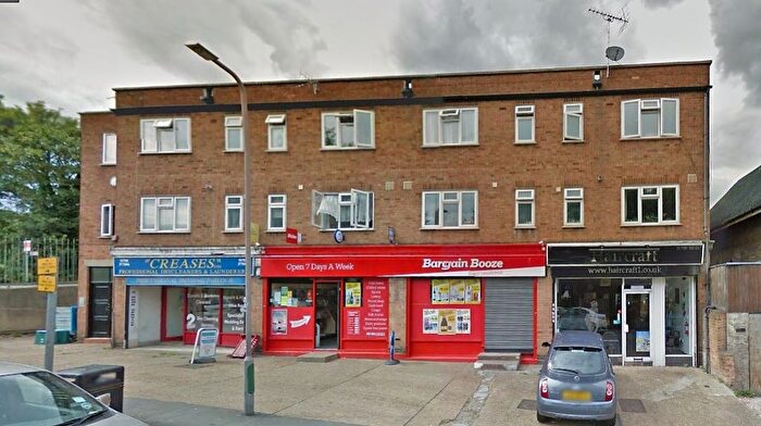 Studio To Rent In Station Chambers Oak Road, Romford, Essex, RM3