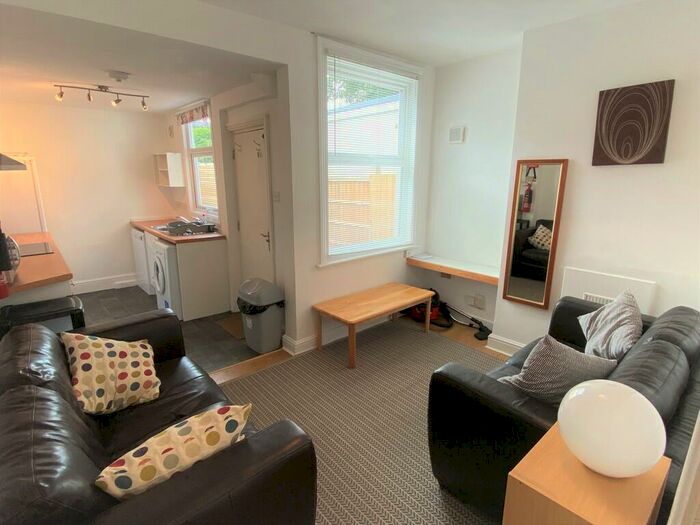 4 Bedroom Terraced House To Rent In Albert Road, Nottingham, NG7