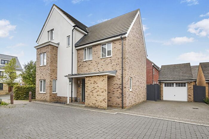 5 Bedroom Detached House For Sale In Anderson Close, St Neots, PE19