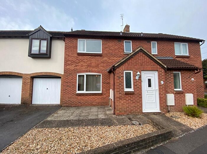 3 Bedroom Property To Rent In Hollybush Close, Chippenham, SN14