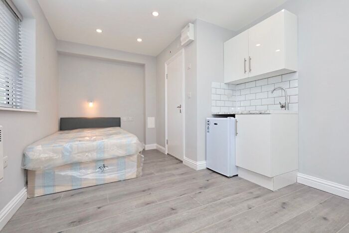 Studio To Rent In Walton Gardens, Feltham, TW13