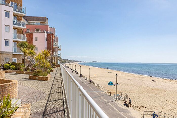 2 Bedroom Flat To Rent In Honeycombe Beach, Bournemouth, BH5
