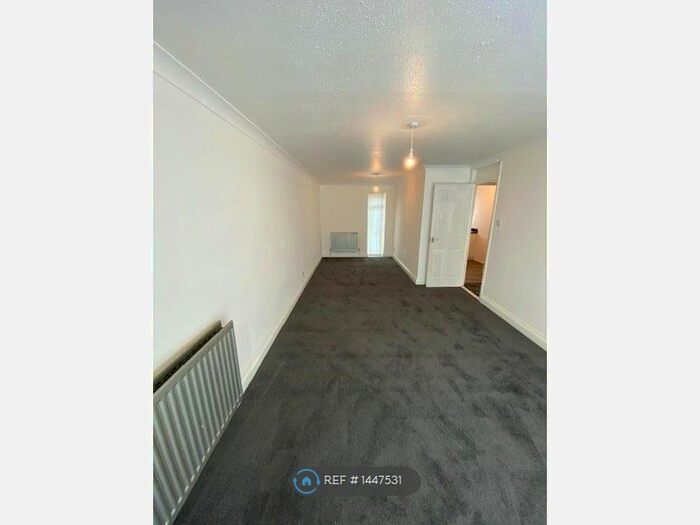 2 Bedroom Flat To Rent In Lumley Close, Washington, NE38