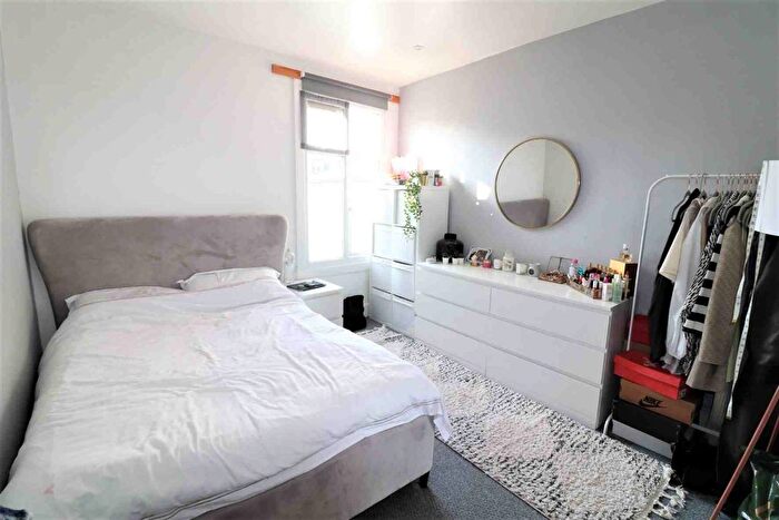 2 Bedroom Flat To Rent In Station Road, London, SE20
