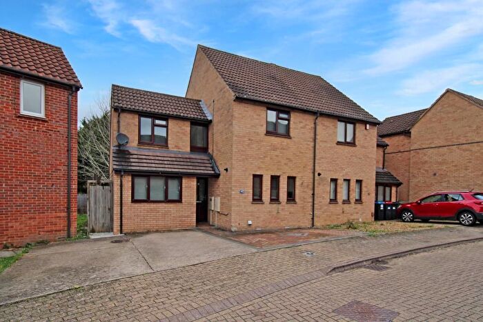 3 Bedroom Semi-Detached House For Sale In Robertson Close, Shenley Church End, Milton Keynes, Buckinghamshire, MK5