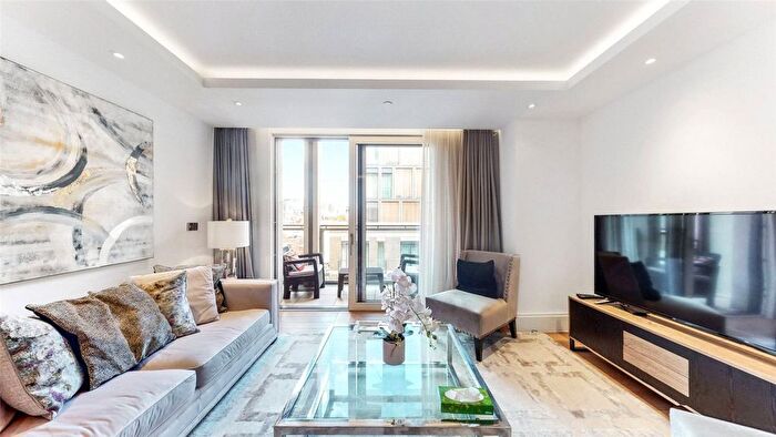 2 Bedroom Flat To Rent In Savoy House, London, WC2R
