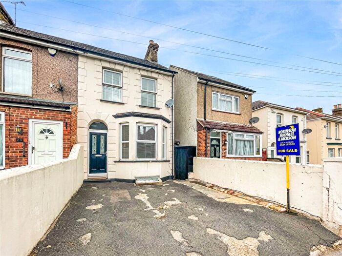 2 Bedroom End Of Terrace House For Sale In Nelson Road, Gillingham, Kent, ME7
