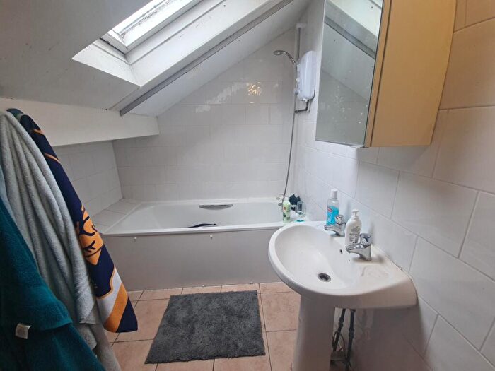 1 Bedroom House To Rent In Hyde Park Road, Leeds, LS6