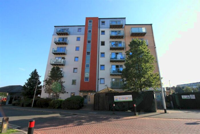 1 Bedroom Flat To Rent In Queen Mary Avenue, London, E18