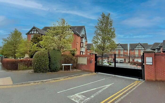 2 Bedroom Flat To Rent In Marine Approach, Northwich, CW8