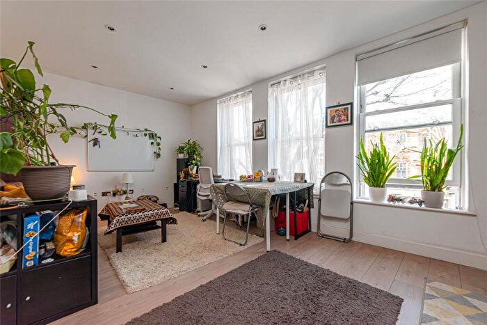 Apartment To Rent In High Road, East Finchley, London, N2