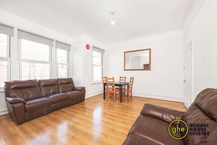 3 Bedroom Flat To Rent In Norfolk House Road, Streatham, London, SW16
