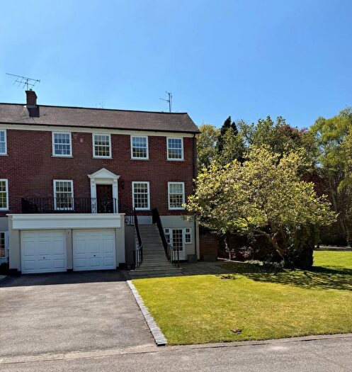 3 Bedroom Terraced House For Sale In Snows Ride, Windlesham, GU20