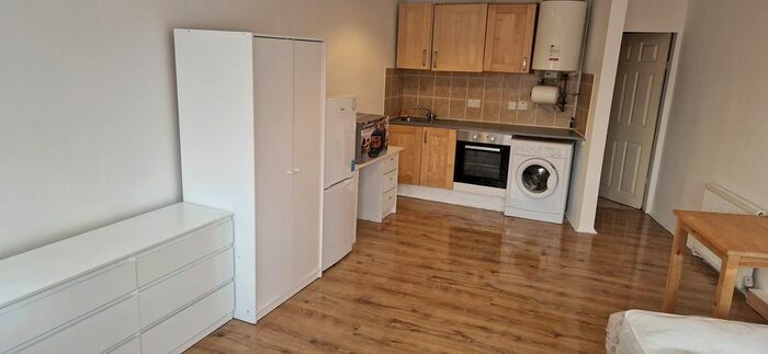 Studio To Rent In Glebe Crescent, London, NW4