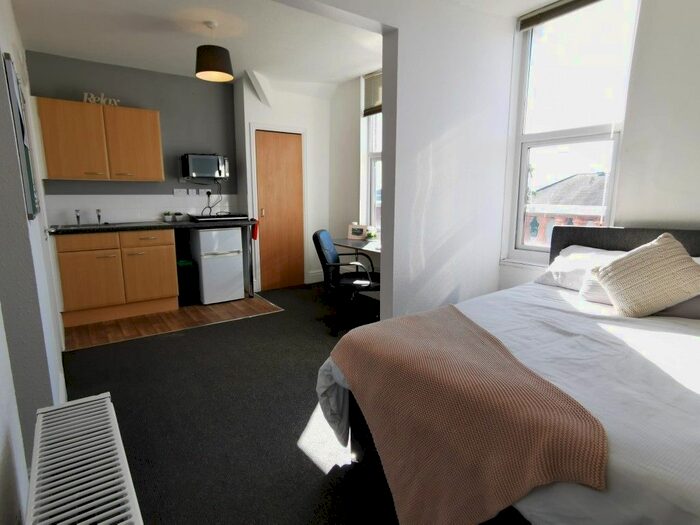 1 Bedroom Studio To Rent In North Hill, Mutley, Plymouth, PL4