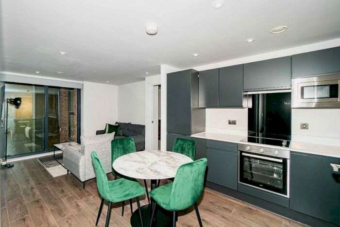 2 Bedroom Apartment To Rent In The Summit - Parliament Streett, L8