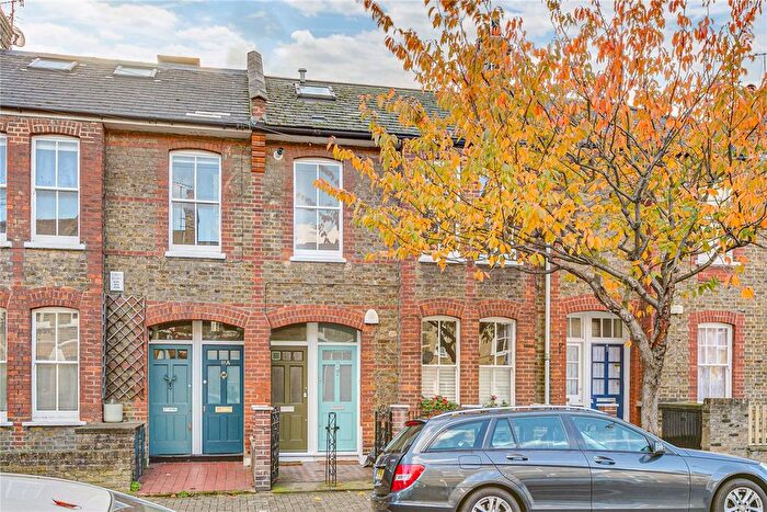 2 Bedroom Maisonette To Rent In Prairie Street, Clapham, SW8
