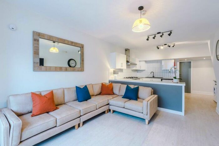 8 Bedroom Semi-Detached House To Rent In Brailsford Road, Manchester, M14