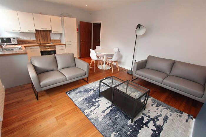 2 Bedroom Flat To Rent In Ring Road Moortown, Leeds, LS17