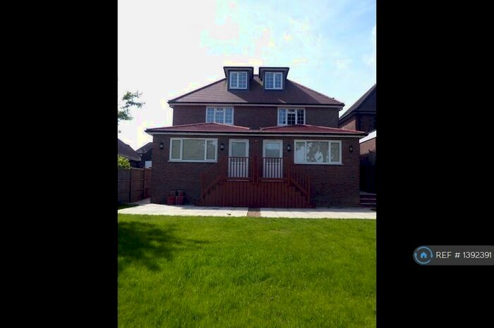 3 Bedroom Semi-Detached House To Rent In Queen Eleanors Road, Guildford, GU2