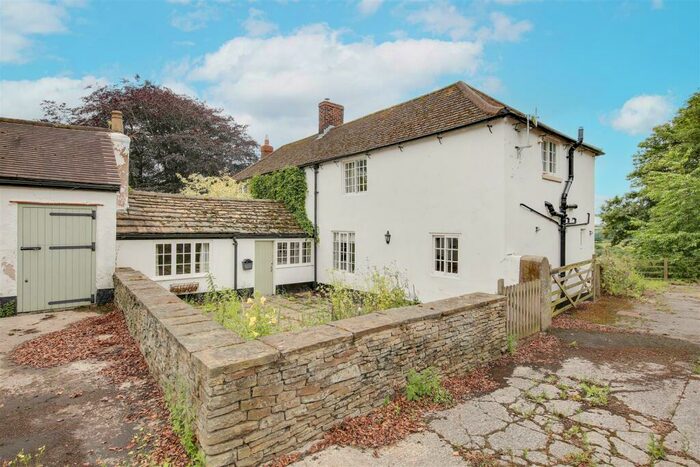 4 Bedroom Detached House To Rent In Hall Farm, Main Road, Old Brampton, S42