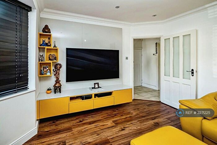 3 Bedroom Semi-Detached House To Rent In Chiltern Road, Burnham, Slough, SL1