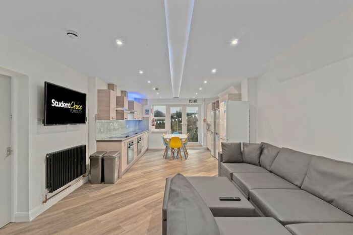 11 Bedroom Terraced House To Rent In Houndiscombe Road, Plymouth, Devon, PL4