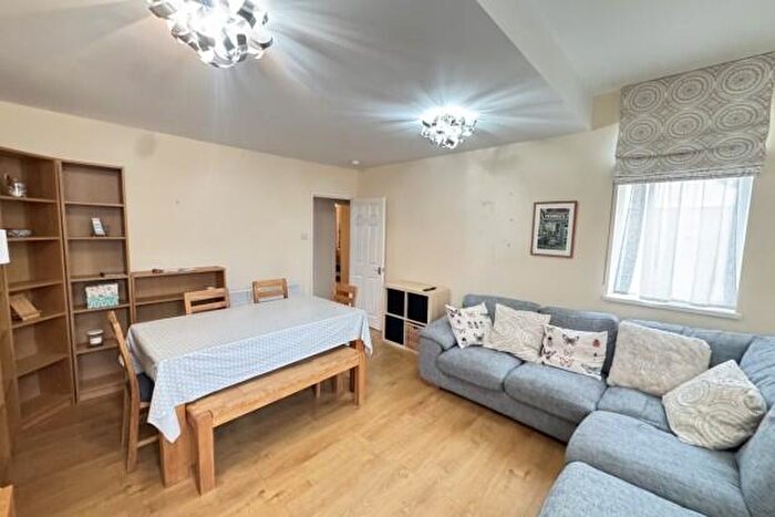 2 Bedroom Flat To Rent In Broadway Cardiff, CF24
