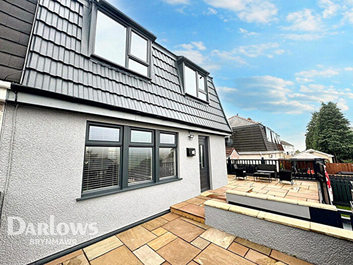 3 Bedroom Semi-Detached House For Sale In George Daggar Avenue, Abertillery, NP13